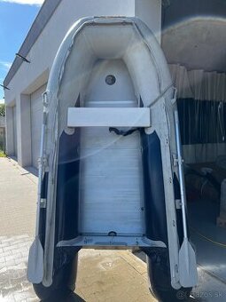 Nafukovací čln Honda a motor Honda 5 Hp