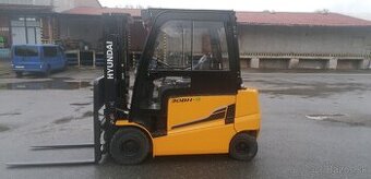 HYUNDAI 30BH-9 AKU triplex, boční posuv