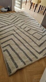 Vzorovaný koberec