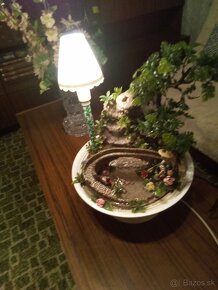 Izbová fontána s lampou