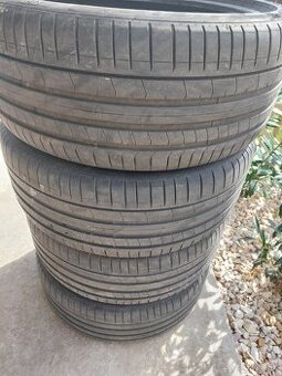Pirelli 275/35 R22