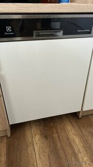 Umývačka riadu Elektrolux