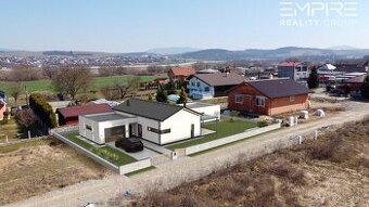 Na predaj slnečný stavebný pozemok s možnosťou výstavby - Hr