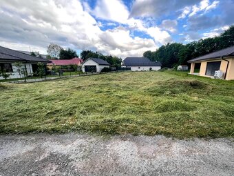 Rovinatý pozemok v Púchove - časť Horné Kočkovce 931m2