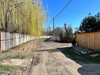 Na predaj | Stavebný pozemok 1398 m² - Topoľnica