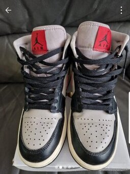 Nike Jordan 1 mid