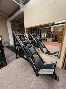 Hacken drep-legpress na tehly