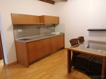 Na prenájom 2-izbový mezonetový byt Banská Bystrica