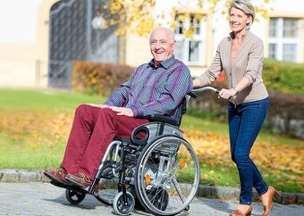 invalidny vozík 45cm s elektrickým pohonom pre asistenta