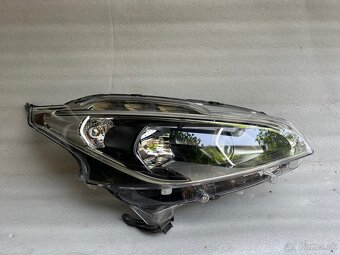 Pravé predné svetlo Peugeot 208 (2012–2019)