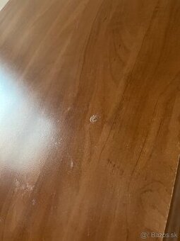 Písací stôl so šuflíkmi