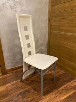 Jedálenské stoličky