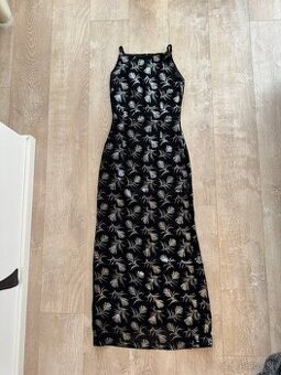 Čierne dlhé šaty so strieborným vzorom páva – veľkosť XS