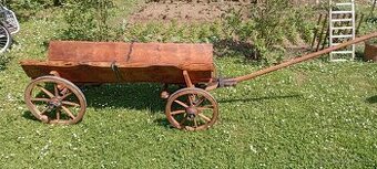 Starý drevený voz