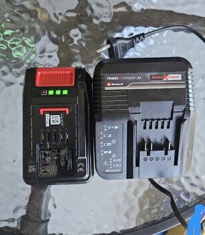 Einhell nabíjačka a bateria.