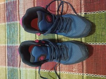 Dievčenské topánky na bežné každodenné nosenie aj turistiku