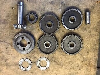 Jawa 500 OHC zbytky z renovácie. - ozubené kolá rozvodu