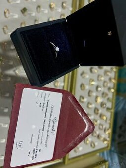 Zásnubný prsteň s briliantom a certifikátom