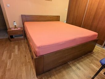 Zakazkova masivna manzelska postel buk