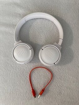 JBL Tune 520BT