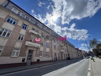 EXKLUZÍVNE: Veľký 2 izbový byt s balkónom a záhradou v centr