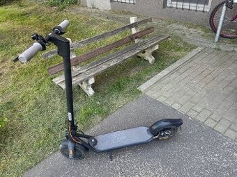 Elektricka Kolobezka ninebote segway F30E