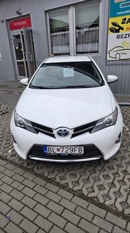 Predám toyota auris 1.8 hybrid