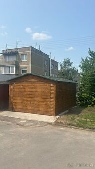 Plechová garáž 3,5 × 5 m – so sedlovou strechou a kompletnou