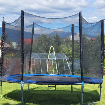 Trampolína