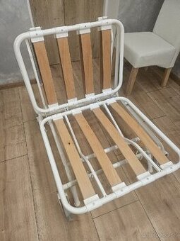 Dizajnová rozťahovacia pohovka – biela s riflovým poťahom