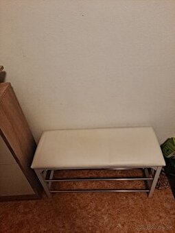 Stolička k botníku