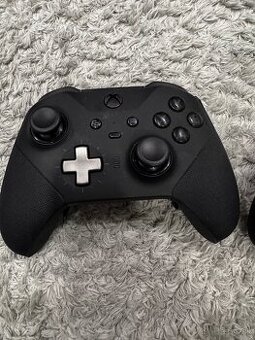 Čierny Xbox Elite Series 2