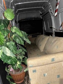 Darujem písací stôl, rozkladací gauč