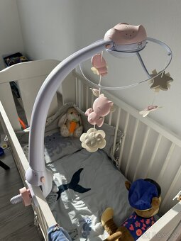 Hudobný kolotoč nad postieľku Infantino