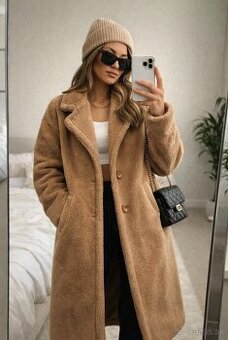 KRÁSNY TEDDY KABÁT značky GREEN APPLE, PC 120 EUR