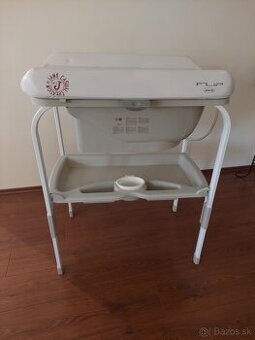 Vanička a prebaľovací pult v jednom.