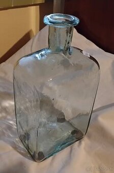 Stare sklenene fukane flase