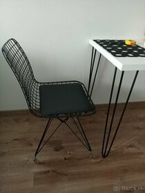 Kovova dizajnová stolička