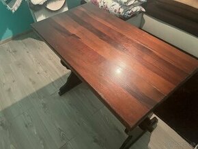 Drevený stôl masív