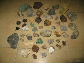 Kolekcia rôznych minerálov