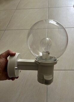 Predam lampu s PIR snimacom pohybu