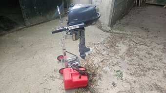 Lodný motor