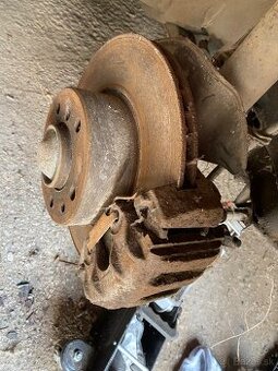 Predam chladene predne brzdy na BMW e34