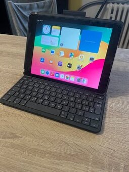 9,7” tablet iPad 6 generácie / 128GB TOP stav + klávesnica