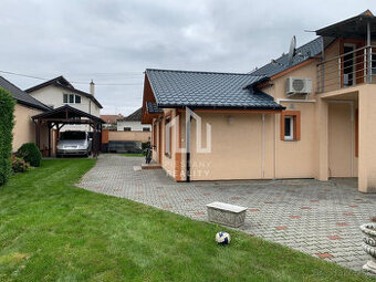 NOVINKA zariadený RD s terasou, altánkom a samostatným vst