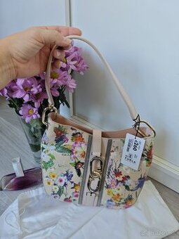 Nova kozena kabelka Furla Sirena s dust bag.