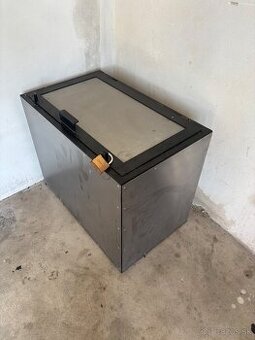 ocelová bedna na pekarske vyrobky mám 2 kusy ztoho