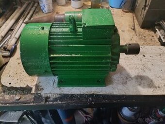 Elektromotor 2,2kW +Štiepaci hrot na drevo