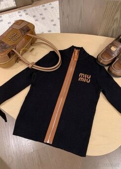 Svetrík Miu Miu