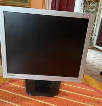 Monitor Samsung SyncMaster710V - 1